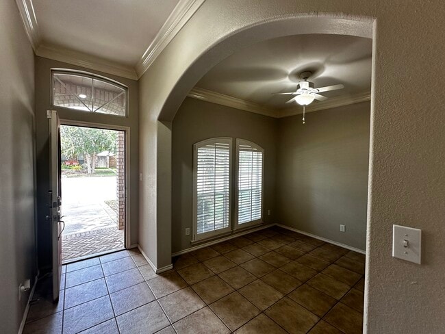 Building Photo - 3105 Southridge Ct
