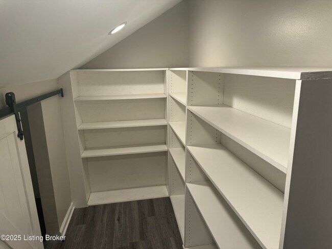 Building Photo - 9500 Bayberry Green Ln