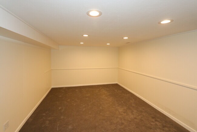 Building Photo - 1482 E 3045 S