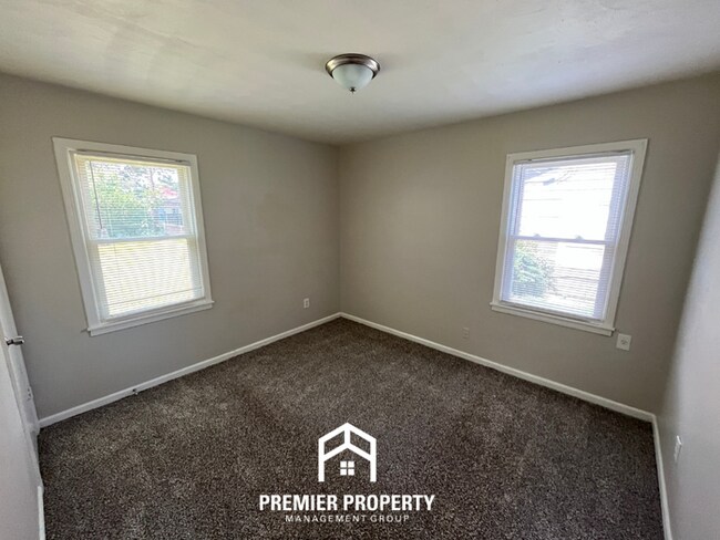 Building Photo - Charming 3BR/1BA Memphis Rental with Hardwood Floors & Open Kitchen!