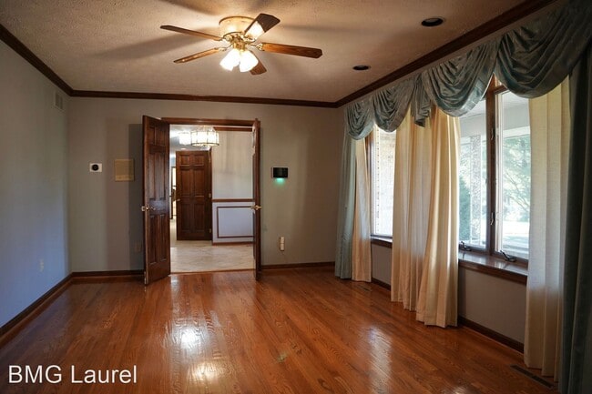Building Photo - 4 br, 3.5 bath House - 1746 Willow Springs Dr