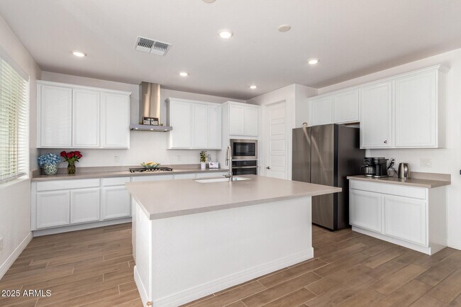 Building Photo - 5747 S Labelle