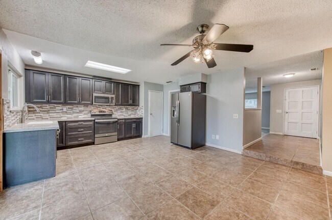 Building Photo - 2700 Monocott Dr
