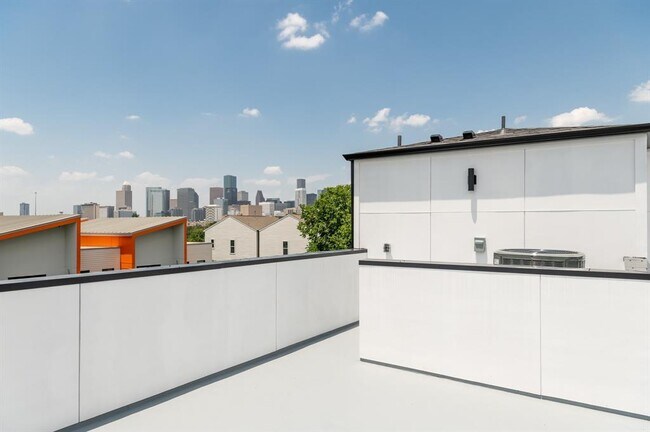 Building Photo - 3110 Live Oak St