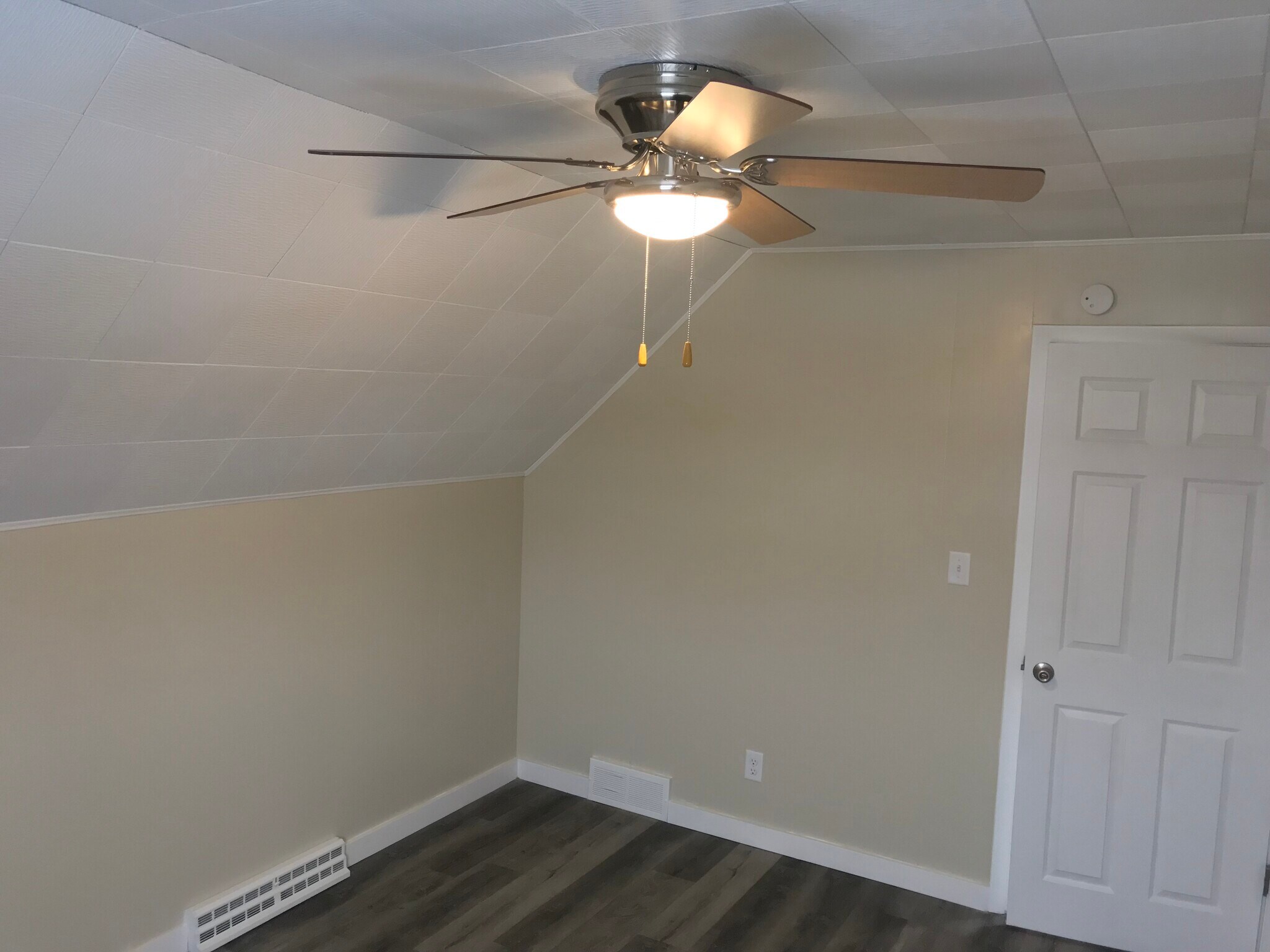 Building Photo - 1011 W College Ave