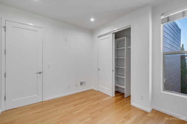 Building Photo - 1280 Hampshire St