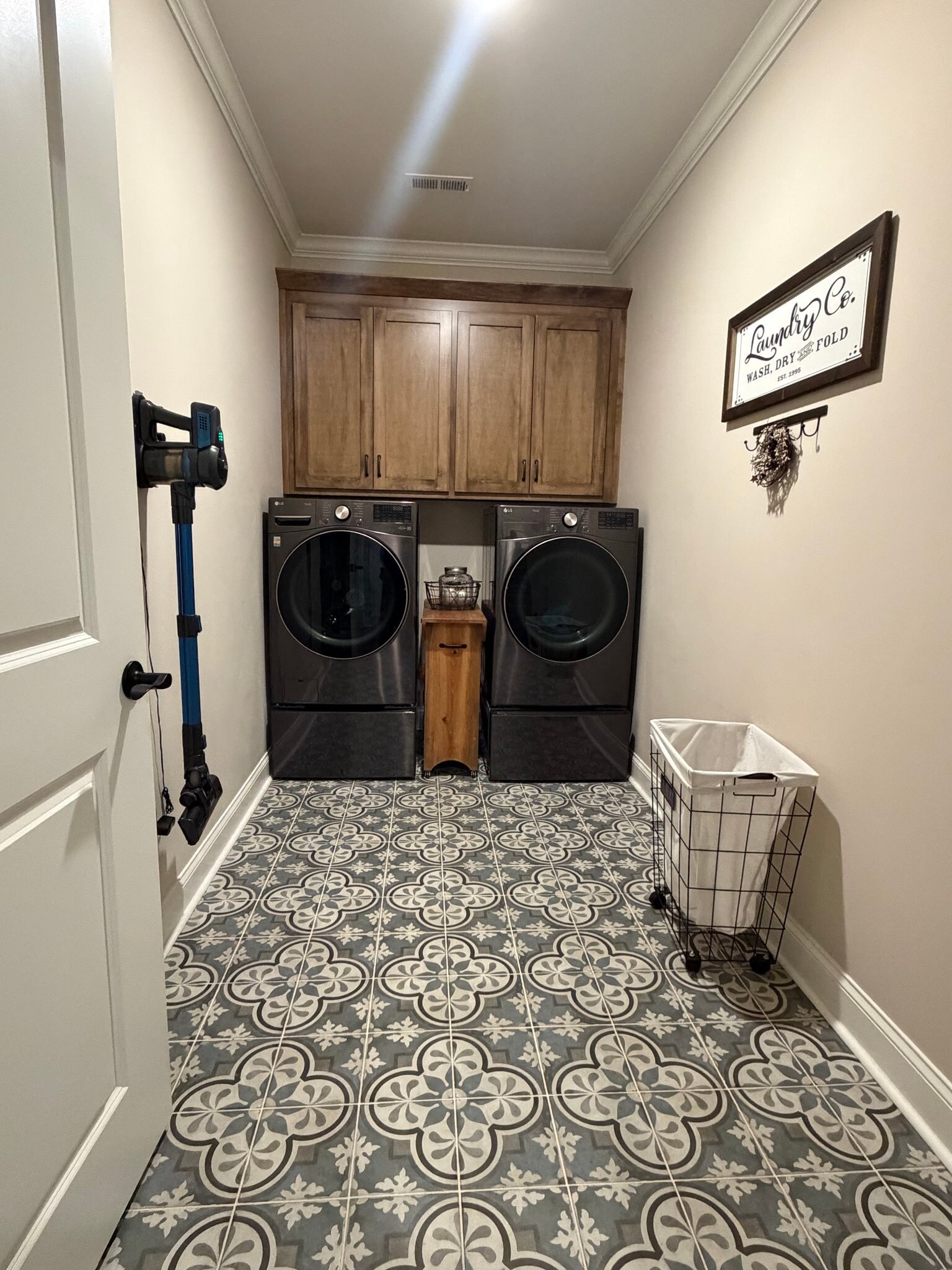 Building Photo - 26316 Woodfield Dr