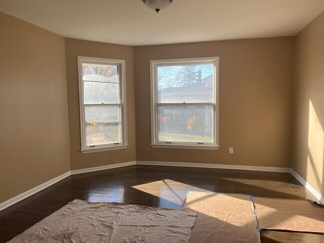 Building Photo - 305 N View St