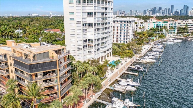 Building Photo - 1700 S Bayshore Ln