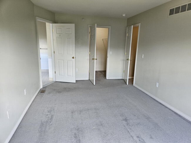 Building Photo - 3041 Barclay Wy
