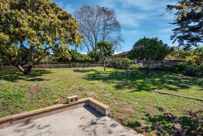 Building Photo - 5533 Carpinteria Ave