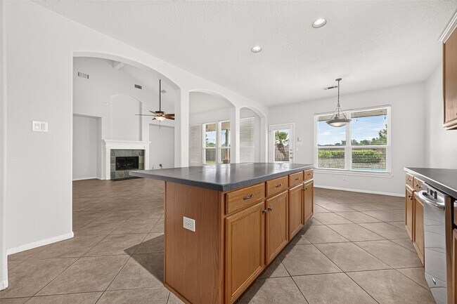 Building Photo - 1415 Kennewick Ct