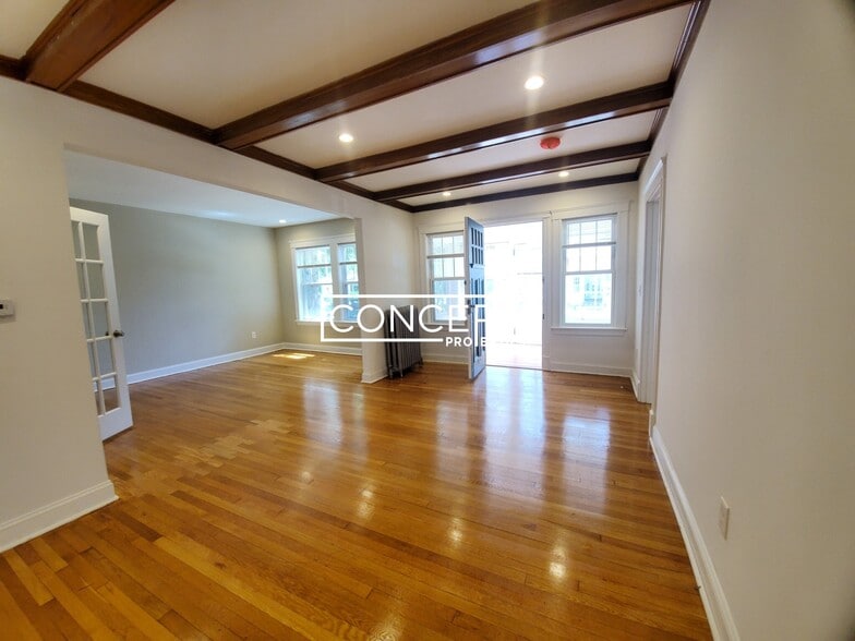 Building Photo - 21 Moraine St