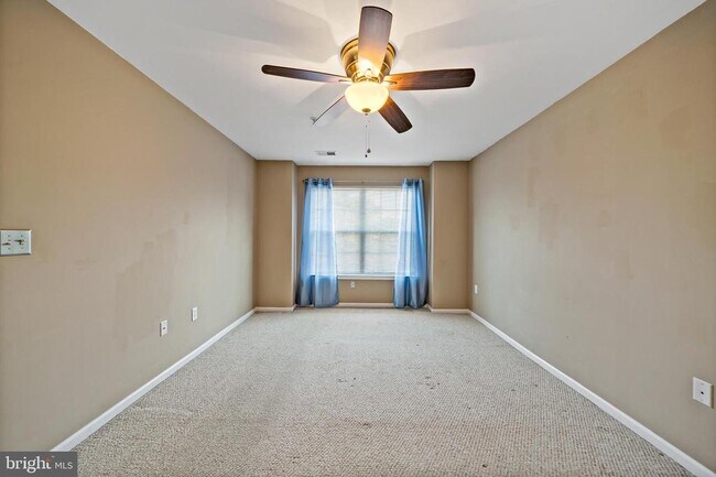 Building Photo - 12 Highbridge Ln