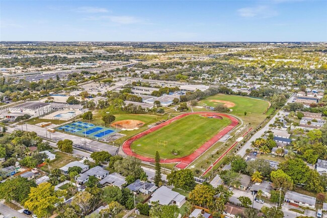 Building Photo - 1600 SW 9th St