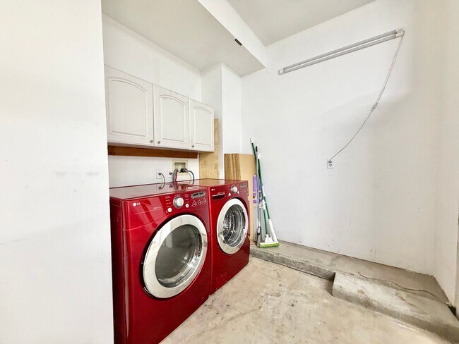 Building Photo - Beautiful 55+ Community 2 Bedroom + Den Home with INCLUDED Solar & Premium Amenities
