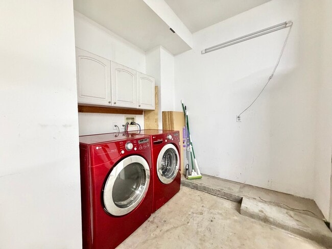 Building Photo - Beautiful 55+ Community 2 Bedroom + Den Home with Solar & Premium Amenities