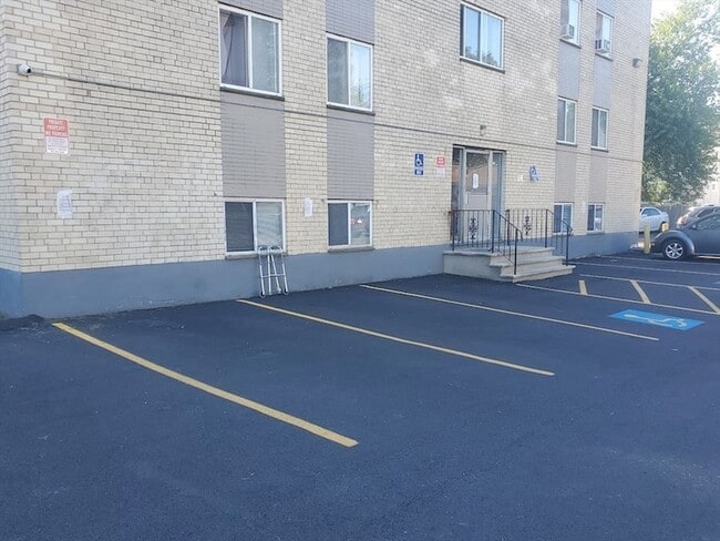 Building Photo - 760 Cummins Hwy