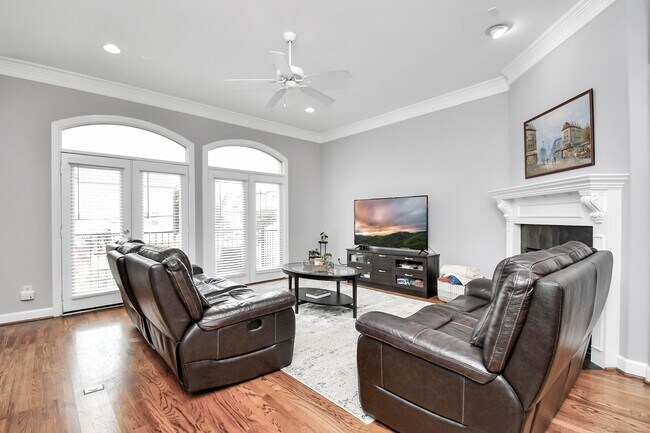 Building Photo - 5443 Kansas St