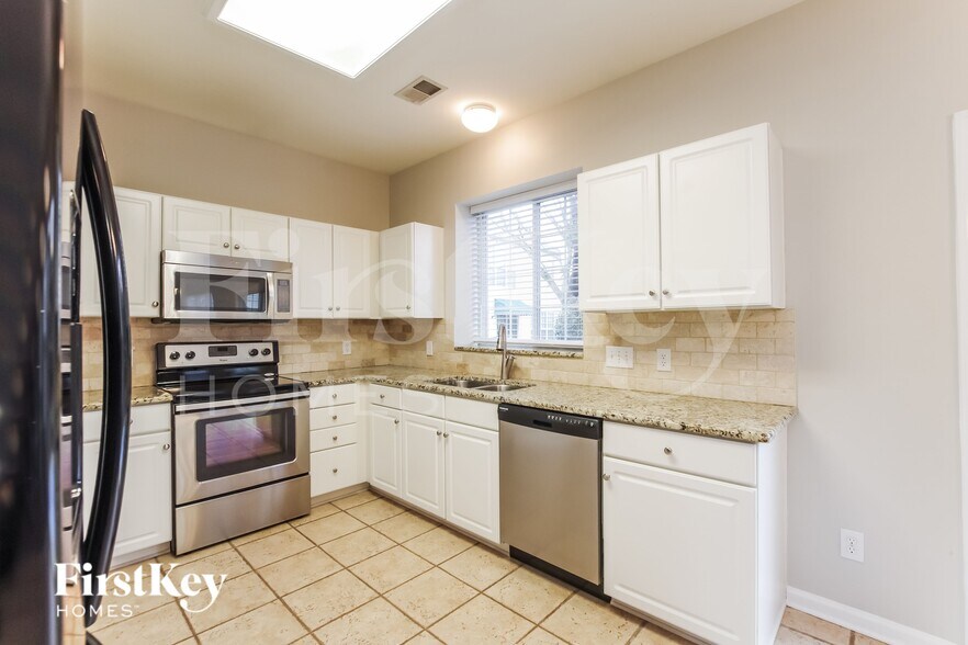 Building Photo - 924 Clearbrook Rd