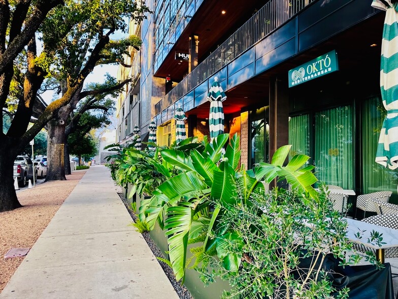 Building Photo - 405 W Drew St