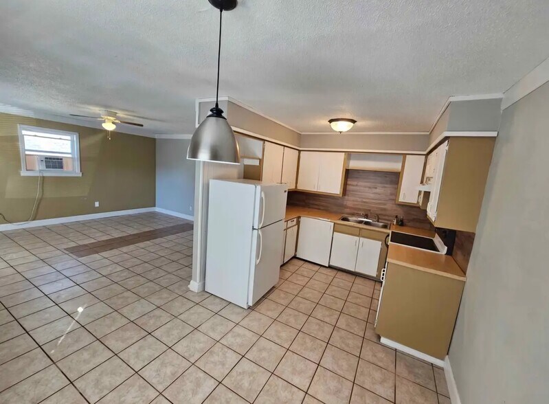 Building Photo - 111 Joy Dr