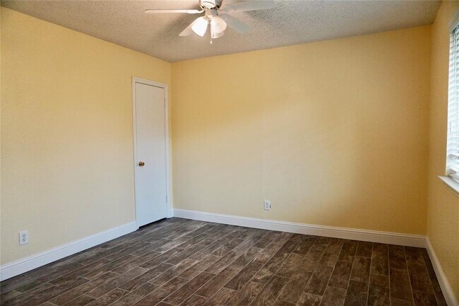 Building Photo - 10519 Sagetrail Dr