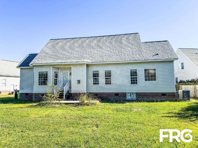 Building Photo - 2426 Pinetops Dr