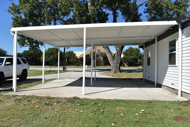 Building Photo - "Charming Newly Remodeled 3-Bedroom Home Full of Character!"