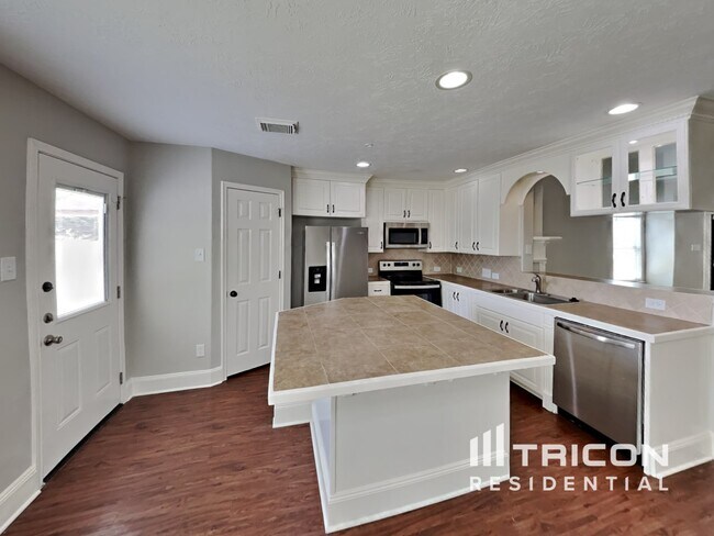 Building Photo - 18432 Sunrise Oaks Ct