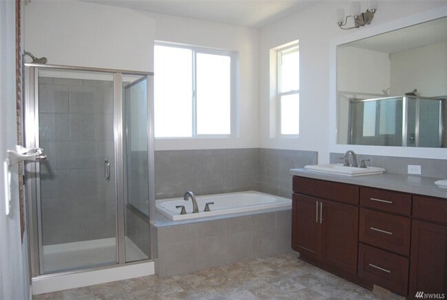 Building Photo - 4Bd/2.5Ba Issaquah House