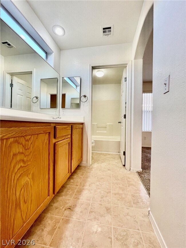 Building Photo - 11901 Fairfax Ridge St