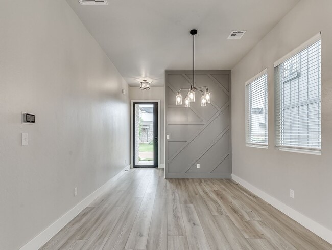 Building Photo - Beautiful home inOklahoma City