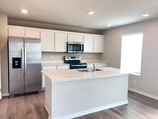 Building Photo - 1619 Port Royal Dr – 4 Bed/2.5 Bath in Belterra (Papillion) | Open Concept, Fireplace, Walk-In Pa...