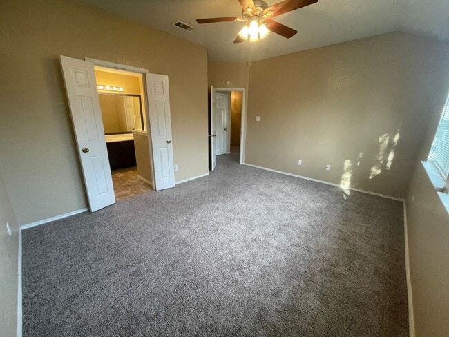 Building Photo - 5006 Glenoak Dr