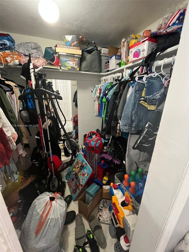 Building Photo - 13715 Kendale Lakes Cir