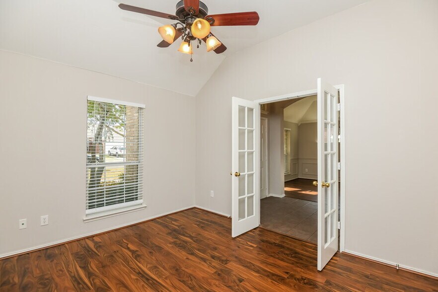 Building Photo - 337 Fort Edward Dr