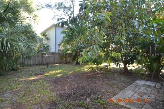 Building Photo - 2801 Sanders Dr