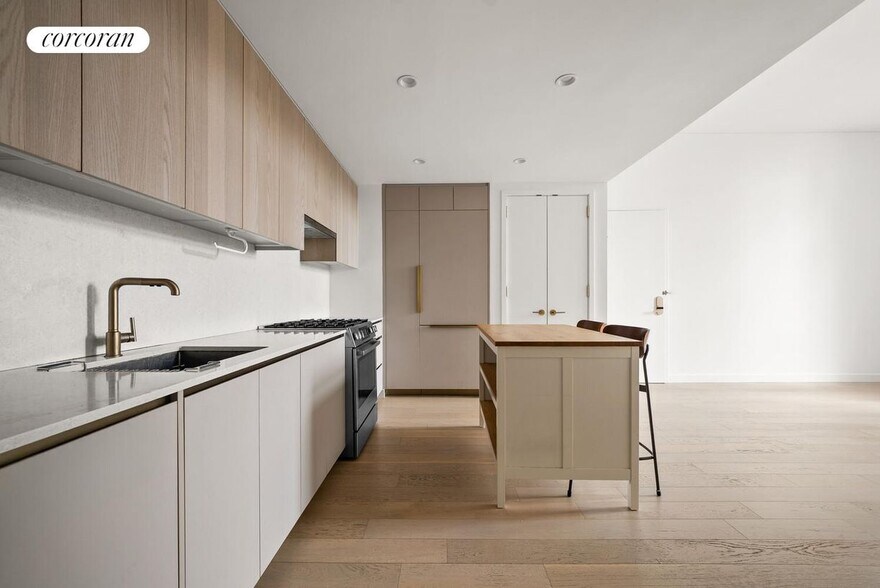 Building Photo - 3 Ct Square W