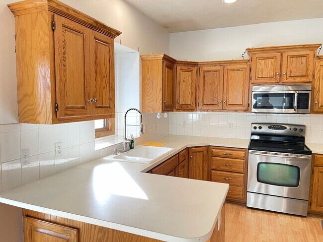 Building Photo - Northwest Omaha Gem: 2,700 Sq Ft, 3-Bedroom, Walk-Out Finished Basement, Fenced Yard, 3-Car Garag...