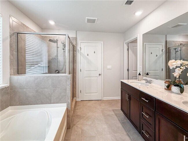 Building Photo - 5836 Hackberry Ln