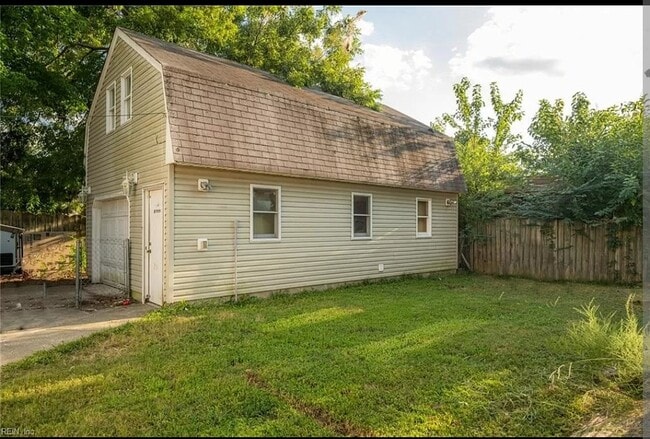 Building Photo - 3469 Bessie St