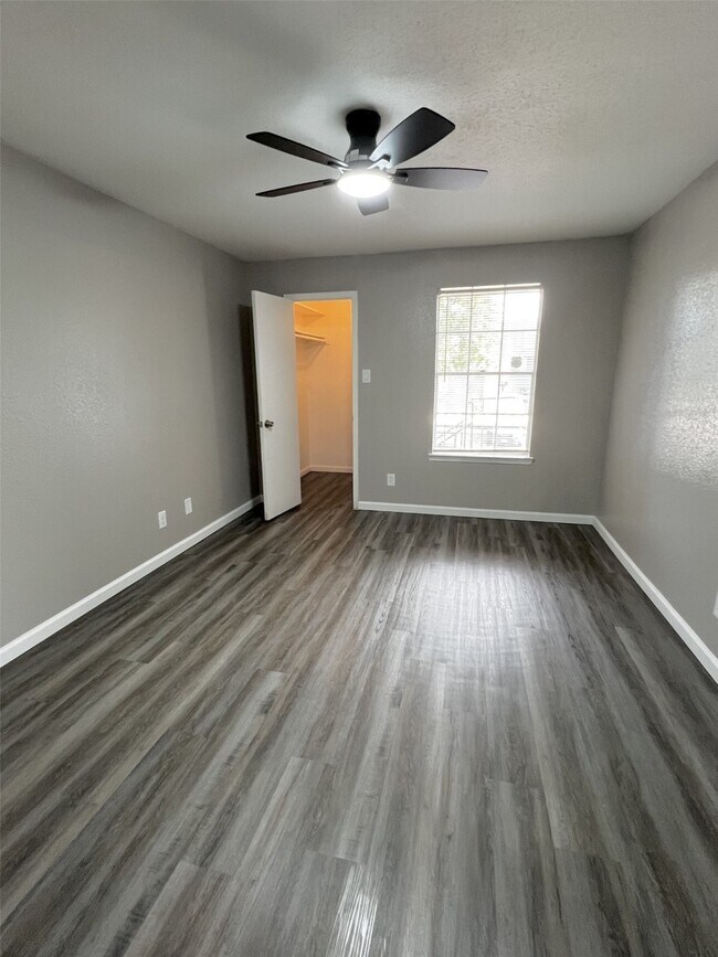 Building Photo - 6200 W Tidwell Rd