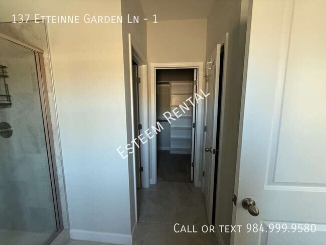 Building Photo - 137 Etteinne Garden Ln