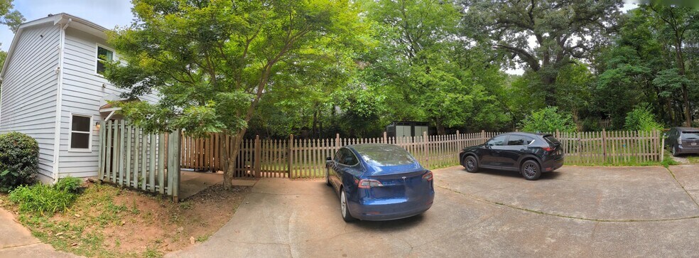 Building Photo - 732 S Candler St