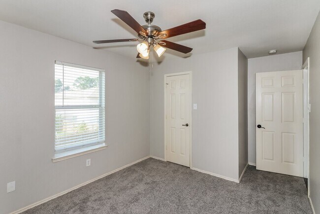Building Photo - 5006 Roth Forest Ln