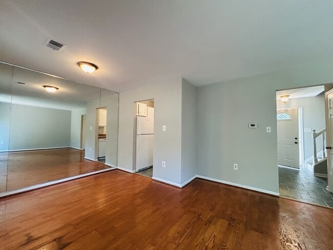 Building Photo - 2955 Lexington Ct