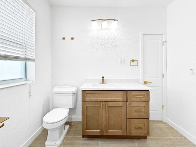 Building Photo - 701 S 26th St