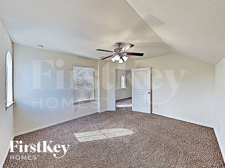 Building Photo - 17006 Amarose Dr