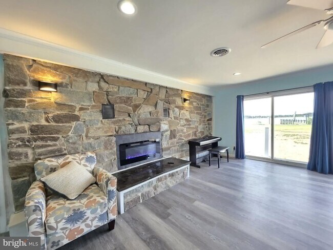 Building Photo - 22931 Steele Dr
